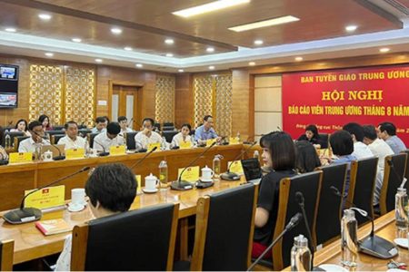 Đảng ủy Tổng cục Thống kê tham dự Hội nghị Báo cáo viên Trung ương tháng Tám năm 2024